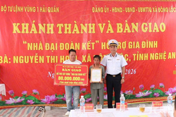 Bộ tư lệnh Vùng 1 Hải quân bàn giao 'Nhà đại đoàn kết' tại tỉnh Nghệ An