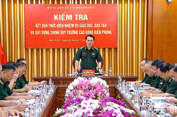 Trung tướng Vũ Trung Ki&ecirc;n kiểm tra ch&iacute;nh quy Trường Cao đẳng Bi&ecirc;n ph&ograve;ng