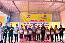 Bộ CHQS tỉnh Nghệ An tổ chức khám, cấp thuốc miễn phí cho người dân vùng biên giới