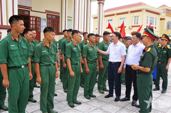 Trung đo&agrave;n 841 (Bộ CHQS tỉnh H&agrave; Tĩnh) h&agrave;nh qu&acirc;n d&atilde; ngoại l&agrave;m c&ocirc;ng t&aacute;c d&acirc;n vận ở cơ sở