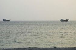 Ông Trump đổi hướng ở Hormuz, xung đột Mỹ - Iran vẫn leo thang