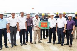Bí thư Thành ủy Đà Nẵng Lê Ngọc Quang kiểm tra công trình kè khẩn cấp