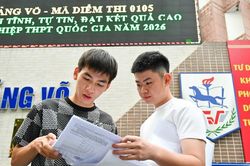 Chuyên gia giáo dục: 'Tiêu cực không nằm ở việc tách hay nhập kỳ thi'