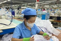 Chốt phương án đề xuất tăng lương tối thiểu vùng 7,8% từ ngày 1-1-2027