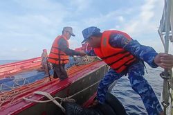 V&ugrave;ng Cảnh s&aacute;t biển 4 hỗ trợ t&agrave;u Th&aacute;i Lan gặp nạn tr&ecirc;n biển