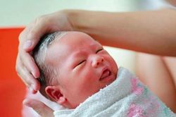 Bộ Y tế đề xuất hỗ trợ t&agrave;i ch&iacute;nh hằng th&aacute;ng cho trẻ đến 3 tuổi