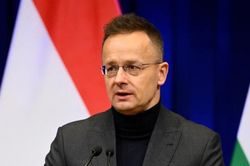 Rời chính trường Hungary, cựu Ngoại trưởng Szijjártó đầu quân 'gã khổng lồ' xe điện Trung Quốc
