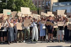 Ukraine: Người dân phẫn nộ, biểu tình phản đối việc Tổng thống Zelensky miễn nhiệm Bộ trưởng Quốc phòng Fedorov