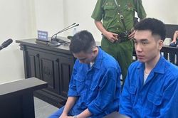 Hai t&ecirc;n cướp l&atilde;nh &aacute;n v&igrave; d&ugrave;ng d&ugrave;i cui điện cướp 16,5 c&acirc;y v&agrave;ng của chủ nh&agrave; nghỉ