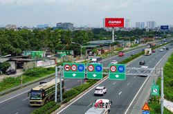 Tăng cường 'lá chắn' an toàn trên cao tốc nhờ thiết bị cảnh báo nguy hiểm