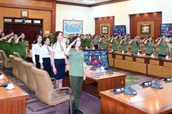 Phụ nữ CAND tổ chức hội nghị qu&aacute;n triệt Nghị quyết, n&acirc;ng cao năng lực c&ocirc;ng t&aacute;c
