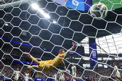 Trực tiếp b&aacute;n kết Anh vs Argentina 1-2 (H2): V&agrave;o!!! Martinez ghi b&agrave;n