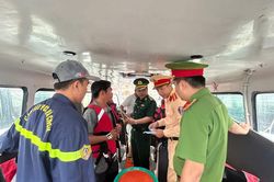 Công an kiểm tra các tàu du lịch ở Phú Quốc