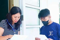 '2 trong 1' không tự sinh ra gian lận, lỗi là do con người cố tình vi phạm quy chế thi