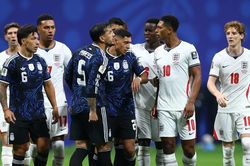 Anh phản ứng mạnh mẽ, yêu cầu FIFA trừng phạt tuyển Argentina