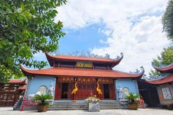 Ngôi đền ở Lào Cai có cột mốc quốc gia nằm trong khuôn viên