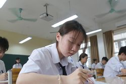 Quảng Ninh thí điểm đưa đón học sinh bằng xe buýt điện trong năm học mới