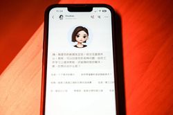 Người Trung Quốc vật vã nói lời vĩnh biệt với 'bạn trai, bạn gái AI'