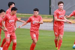Tuyển Việt Nam luyện 'chiêu tủ', chờ đấu Myanmar trước ASEAN Cup