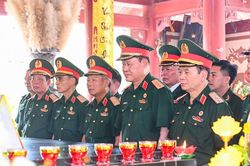 Trung ương Hội Cựu chiến binh Việt Nam tri &acirc;n c&aacute;c Anh h&ugrave;ng liệt sĩ