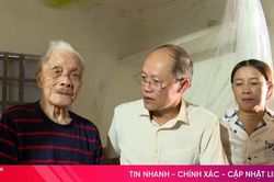 Ph&oacute; B&iacute; thư Thường trực Tỉnh ủy Nguyễn Hồng Lĩnh thăm, tặng qu&agrave; người c&oacute; c&ocirc;ng