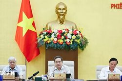 Ủy ban Thường vụ Quốc hội cho &yacute; kiến về c&aacute;c dự &aacute;n luật