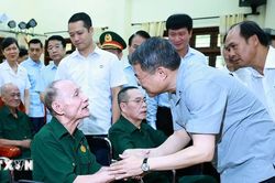 Thủ tướng Lê Minh Hưng thăm Trung tâm Điều dưỡng thương binh Kim Bảng