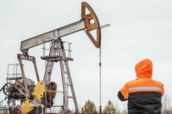EU gia hạn mức trần gi&aacute; dầu Nga để t&igrave;m kiếm thỏa thuận trừng phạt mới