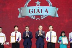 Trao giải cuộc thi 'Bảo vệ nền tảng tư tưởng của Đảng trong kỷ nguy&ecirc;n mới'