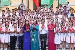 Ph&oacute; Chủ tịch nước gặp mặt Đo&agrave;n đại biểu thiếu nhi tham gia 'H&agrave;nh tr&igrave;nh Em y&ecirc;u Tổ quốc Việt Nam'