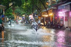 Dự báo thời tiết 16/7/2026: Nắng nóng chưa dứt, miền Bắc lại đối mặt mưa dông dữ dội