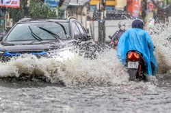 Miền Bắc hứng mưa to như trút nước, danh sách các điểm nóng có nguy cơ lũ quét, sạt lở đất