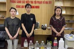 Triệt ph&aacute; đường d&acirc;y sản xuất 'Pod chill' chứa ma t&uacute;y, bắt 4 người phụ nữ