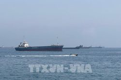 Xung đột tái bùng phát, lượng dầu vận chuyển qua eo biển Hormuz sụt giảm