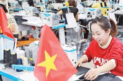 Lương tối thiểu vùng 2027: Doanh nghiệp đề xuất mức tăng 'vừa sức' quanh 5%