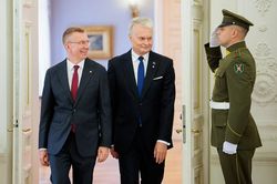 Litva v&agrave; Latvia sẵn s&agrave;ng cho ph&eacute;p triển khai vũ kh&iacute; hạt nh&acirc;n của NATO