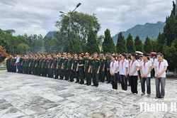 Cựu quân tình nguyện và chuyên gia quân sự Việt Nam tại Lào tri ân các Anh hùng liệt sĩ