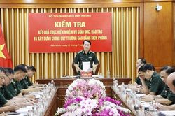 Trung tướng Vũ Trung Ki&ecirc;n kiểm tra c&ocirc;ng t&aacute;c gi&aacute;o dục, đ&agrave;o tạo tại Trường Cao đẳng Bi&ecirc;n ph&ograve;ng