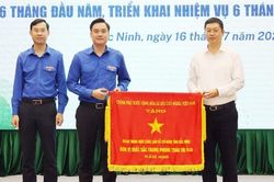 Tỉnh đo&agrave;n Bắc Ninh triển khai nhiệm vụ 6 th&aacute;ng cuối năm, đ&oacute;n nhận Cờ thi đua của Ch&iacute;nh phủ