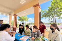 130 người tìm hiểu, đăng ký tại Phiên giao dịch việc làm ở xã Long Bình