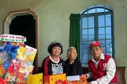 Quỹ Lá Xanh trao tiền phụng dưỡng Mẹ Việt Nam Anh hùng tại Gia Lai