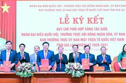 Đo&agrave;n ĐBQH, Thường trực HĐND, UBND v&agrave; Ban Thường trực Ủy ban MTTQ Việt Nam tỉnh Gia Lai k&yacute; kết quy chế phối hợp