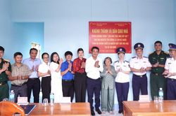 Bàn giao nhà ở cho gia đình chính sách tại xã Vạn Ninh