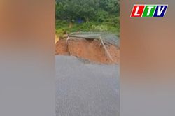 Mưa lớn kéo dài cuốn trôi 30m mặt đường tại Km76+250/QL12