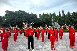 Hơn 50 t&igrave;nh nguyện vi&ecirc;n H&agrave;nh tr&igrave;nh Đỏ ra qu&acirc;n tuy&ecirc;n truyền, vận động hiến m&aacute;u t&igrave;nh nguyện