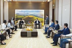 Ph&oacute; Chủ tịch UBND tỉnh Gi&agrave;ng Quốc Hưng tiếp x&atilde; giao Đo&agrave;n Văn ph&ograve;ng Ủy ban X&uacute;c tiến Đầu tư Th&aacute;i Lan tại Việt Nam v&agrave; c&aacute;c doanh nghiệp Th&aacute;i Lan