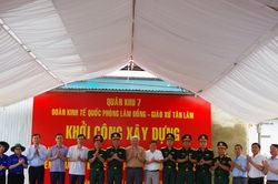 Khởi c&ocirc;ng x&acirc;y dựng c&ocirc;ng tr&igrave;nh thể dục thể thao ngo&agrave;i trời v&agrave; 11 nh&agrave; t&igrave;nh nghĩa