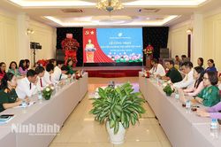 Hội LHPN tỉnh tổ chức Lễ công nhận hội viên danh dự