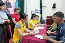Hỗ trợ 4,4 tỷ đồng gi&uacute;p người d&acirc;n Th&aacute;i Nguy&ecirc;n khắc phục hậu quả b&atilde;o lũ