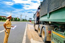 Gia Lai tổng kiểm tra phương tiện chở vật liệu, đảm bảo an toàn trên các cung đường